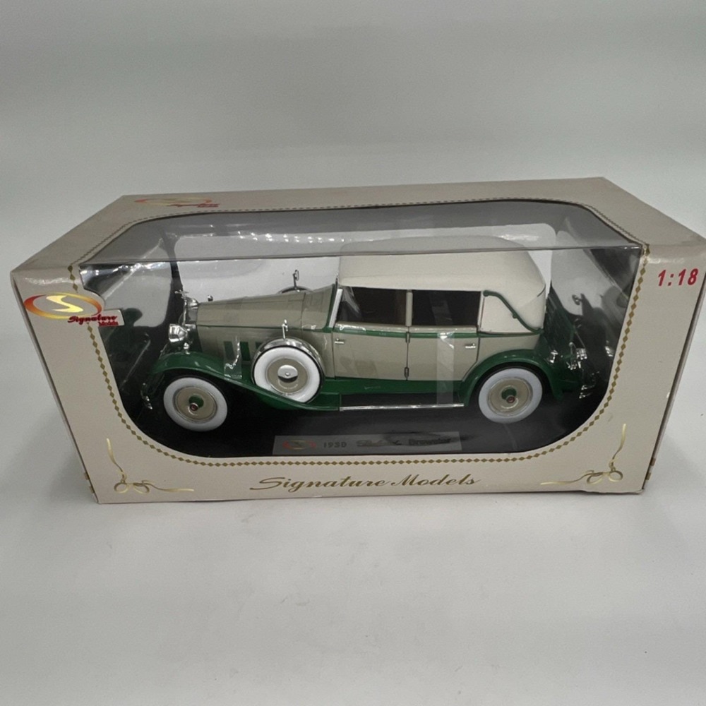 Signature Models 1:18 1930 Packard Brewster Diecast Car Green White